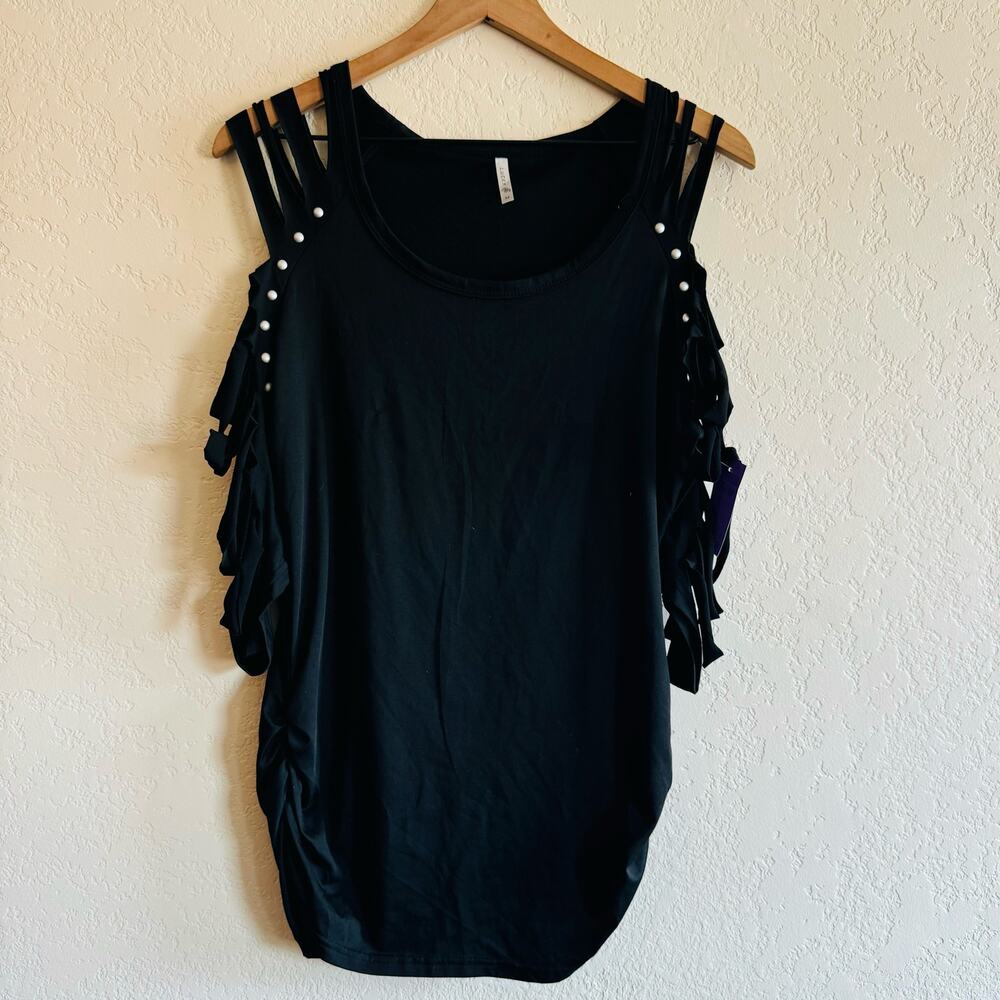 Lucky | open cut sleeve top